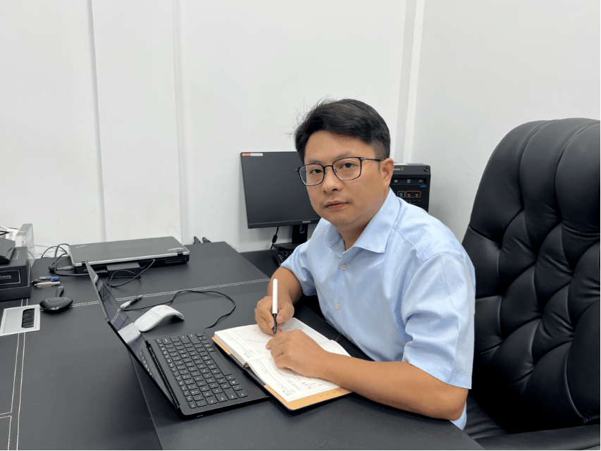 华东理工大学教授龙东辉从事航天热防护材料与工程相关科研工作,开展