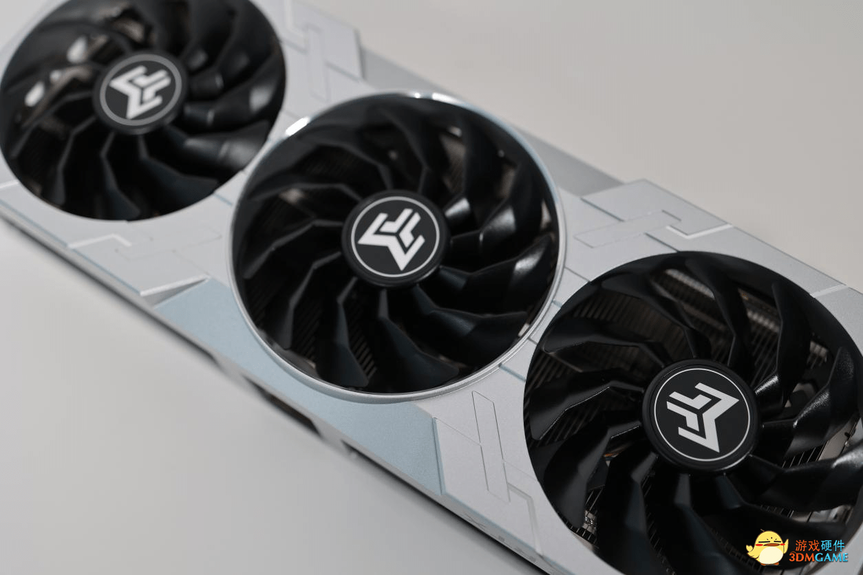 影驰geforce rtx 4080 16gb金属大师显卡测评:新版"西装暴徒"_散热