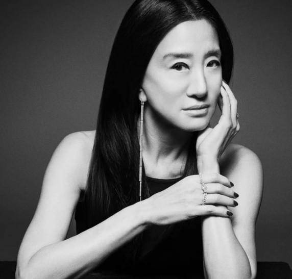 这是婚纱女王王薇薇的原话,一个拥有推倒过去,重新来过的自信形象