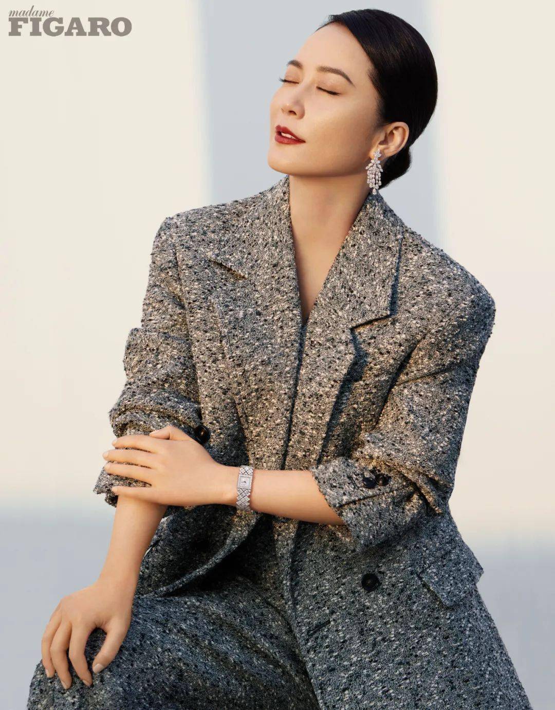 西装长裤均为bottega veneta俞飞鸿谢绝各种社交软件,热络繁杂的实时