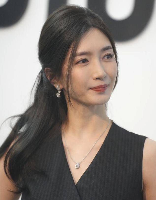 我们一提到江疏影,首先会想到她的感情问题,曾经江疏影与著名演员胡歌