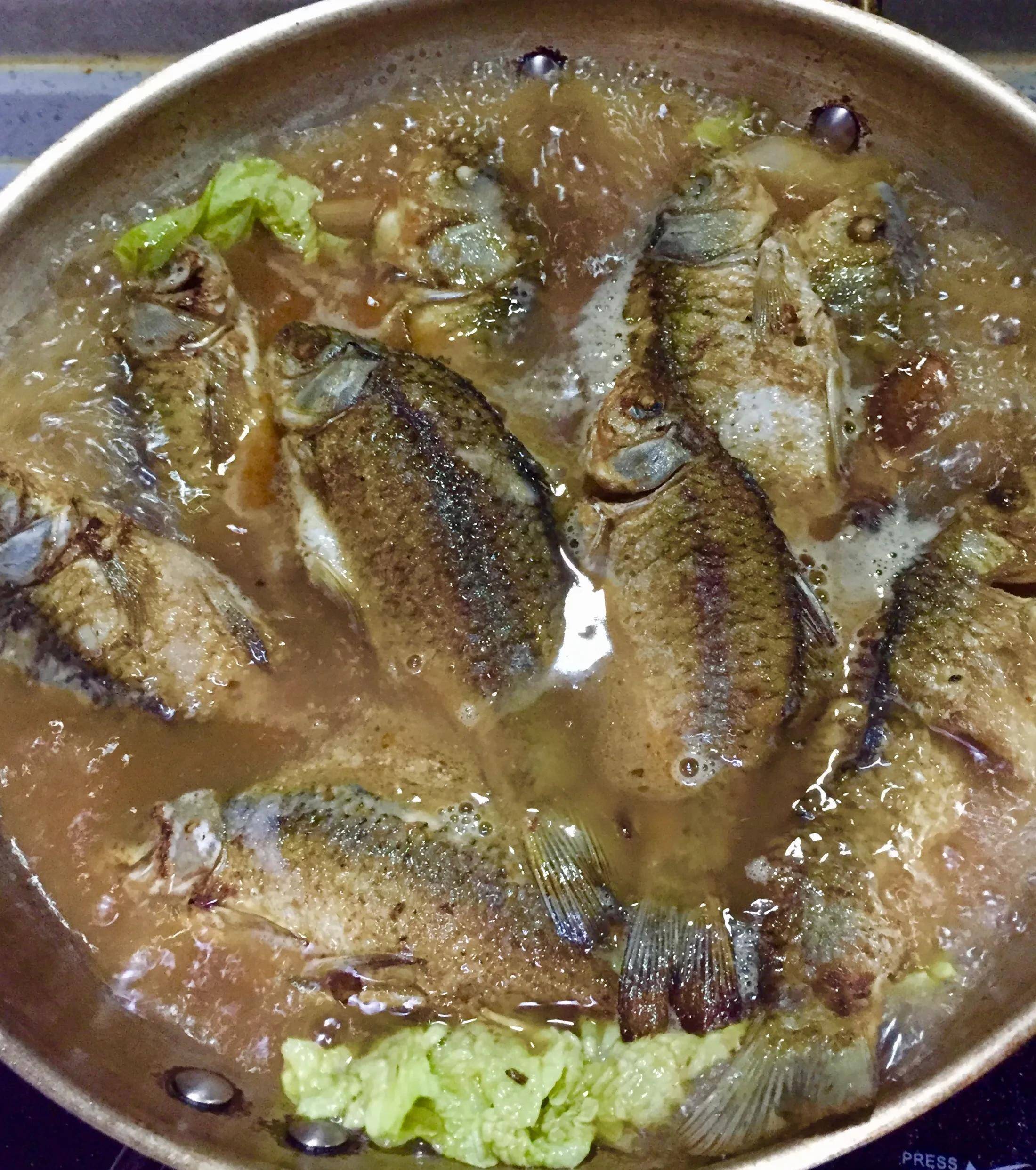 流傳至今也是美食經典_鯽魚_粉條_備用