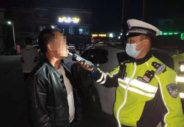 贵州男子无证酒驾被查，一哈说自己叫“段某”，一哈说自己叫“秦某”长顺身份信息 9430