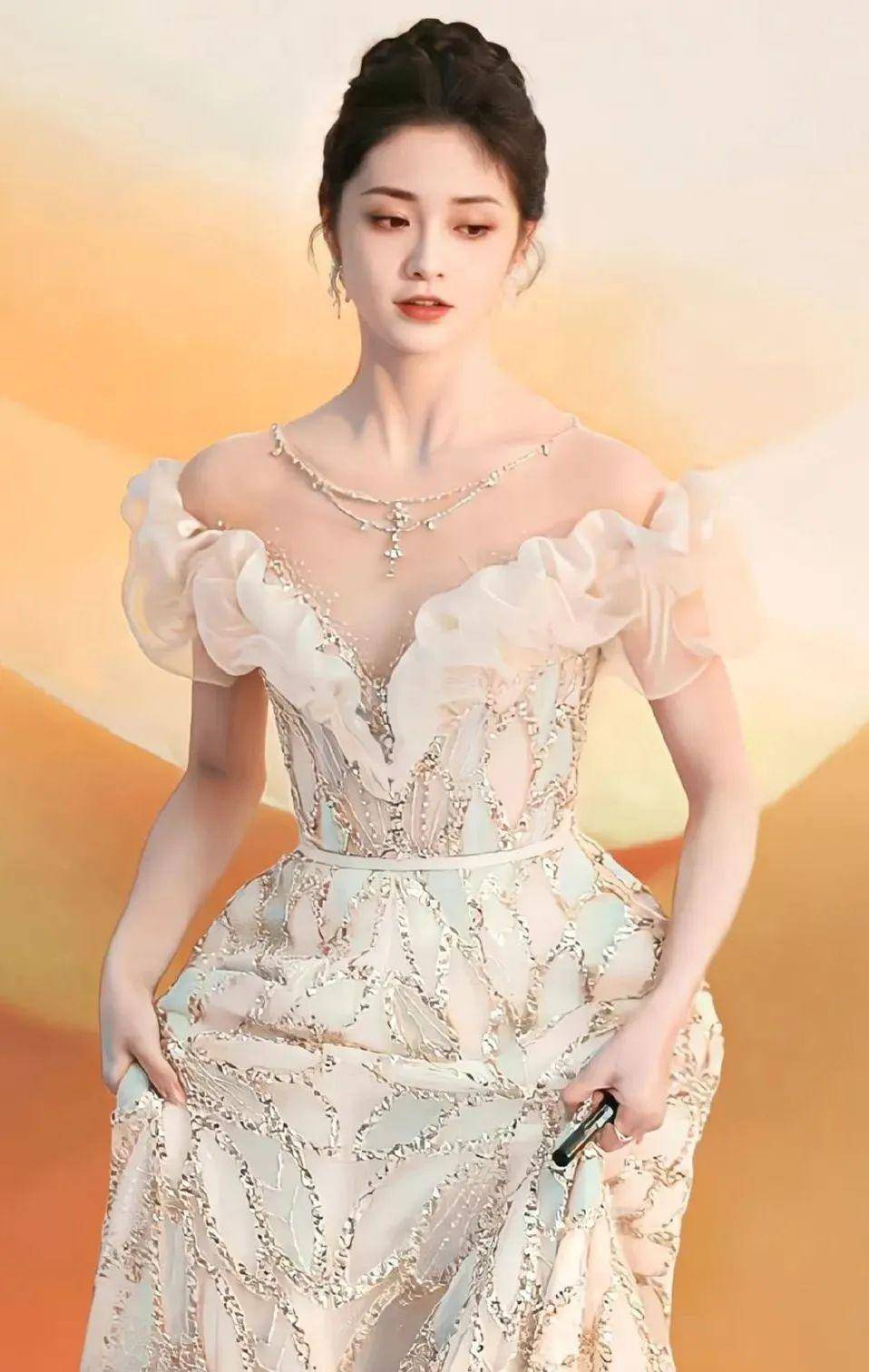 0造型吐槽大会,还得感谢金鸡奖,凭一己之力给我填满了_沈月_礼服_腰带