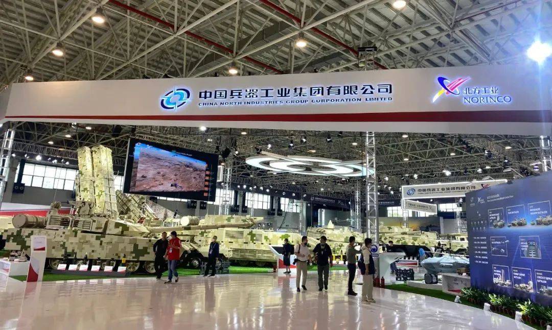 北奔重汽车载加榴炮首次亮相珠海航展,8台北奔重卡实车底盘展出_搜狐汽车_搜狐网
