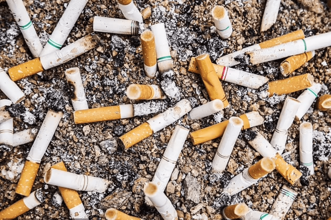 英国街头散落240万个掉落的烟头,分解可能需要14年_有毒_环境_定时炸弹
