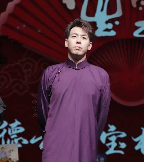 德云社靳鹤岚无锡演出,粉丝应援属实给力,小熊应该是给糯糯的_三宝