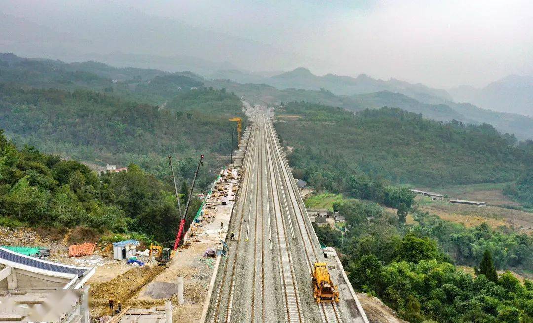 决战四季度 大干一百天 | 叙毕铁路兴文段铺轨任务全线完成_建设_工作