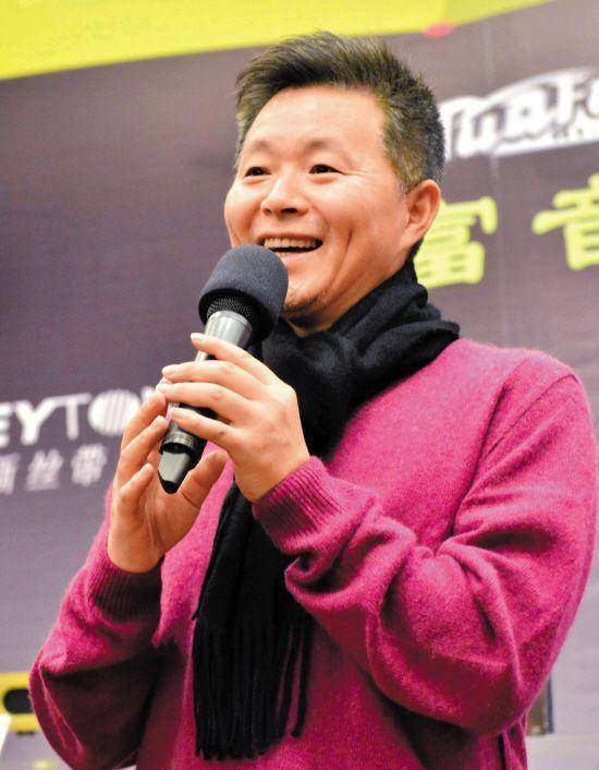 优秀演员王宏伟,母亲守寡48年,他的孝行让人泪奔_生活_杨姗姗_带着