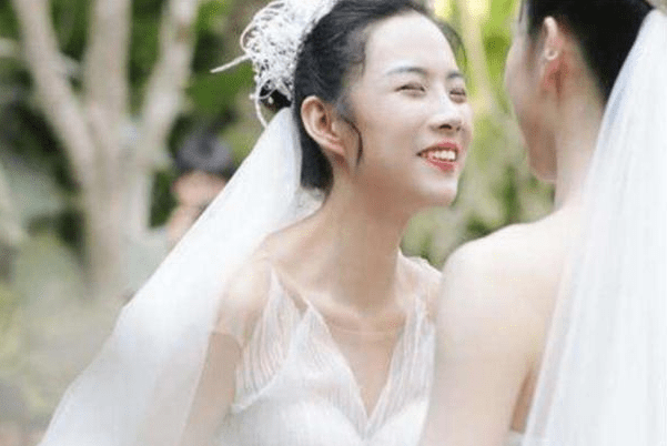 杨丽萍徒弟水月举行同性婚礼!