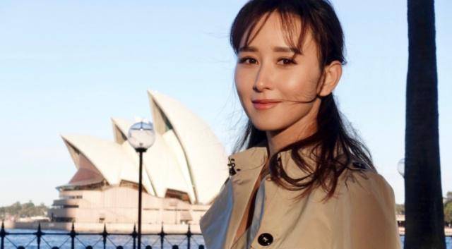 婚后的第二年胡静就怀孕,并在同年生下了儿子朱晓阳,她给儿子取得小名