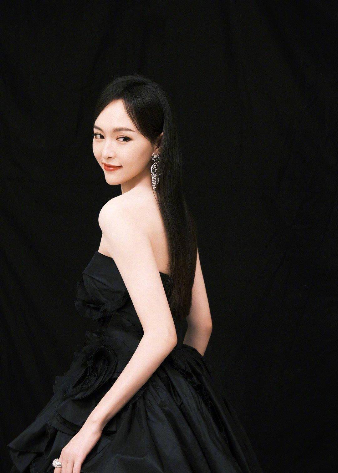 37岁唐嫣一袭公主裙美若天仙,产后身材惹网友羡慕!_模样_天鹅_水墨