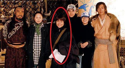 2006年,为让胡歌休息张冕坐前排丢了命,之后张冕父母多了个儿子_车祸