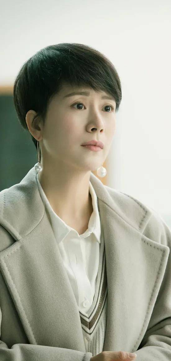 趁着人气分外旺,海清又拍了《王贵与安娜》《蜗居》《妻子的美妙期间