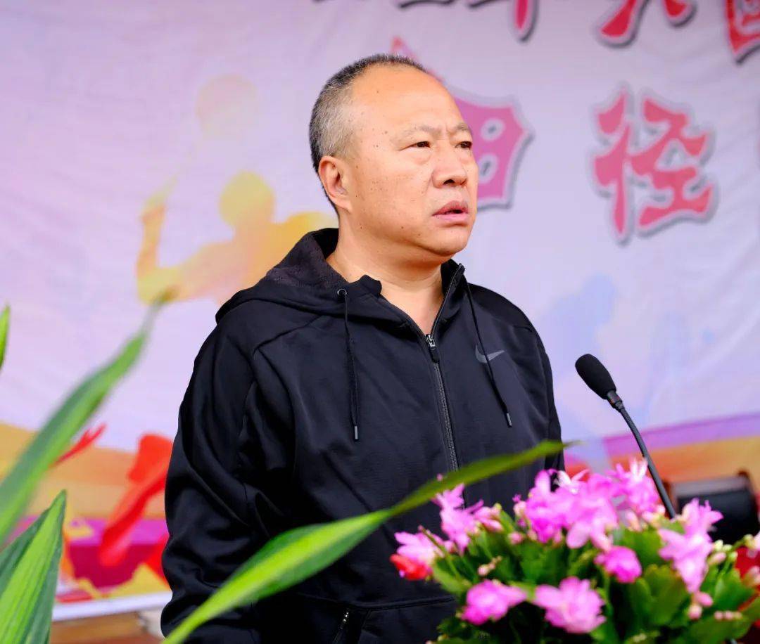 兴国县人民政府副县长刘文同志,县教科体局全体班子成员,全县中小学