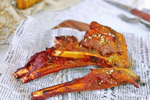 奥尔良烤羊排,羊排烤的滋滋冒油真香_烧烤_烹调_烤羊肉