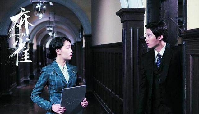 周冬雨一身御姐范美如天仙同框李易峰亲密互动,画风忒养眼_发布会