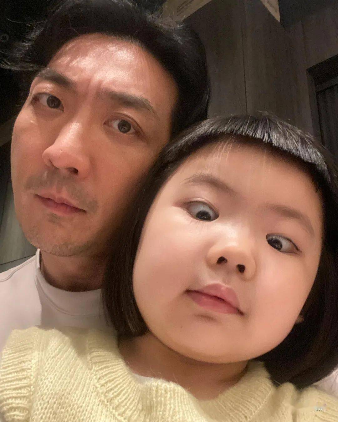 妻子已怀二胎,4岁网红女儿收入高_梁志莹_李元元_网友