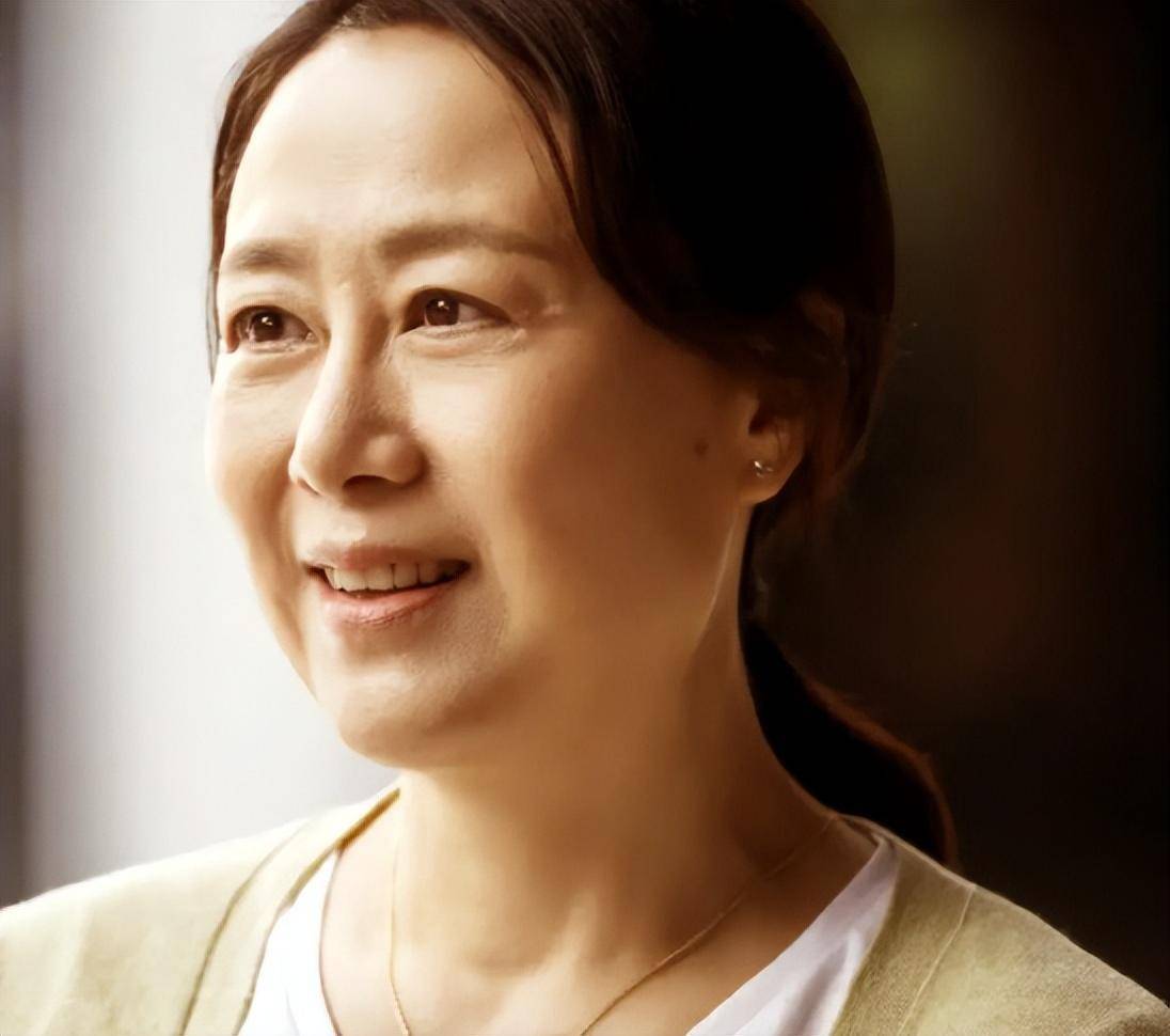 "妈妈专业户"吴玉芳:老公是体坛健将,34年婚姻零绯闻好幸福_江嘉良