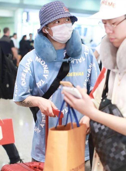 讲到:"我这两年反正也是一沉到底,你们又不是不知道"时,王昊一度哭成