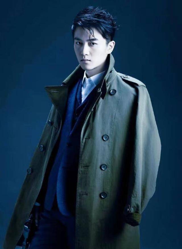 陈晓罕见剪寸头,穿军装浑身正能量,却被美人尖抢镜_军人_家庭_不知道