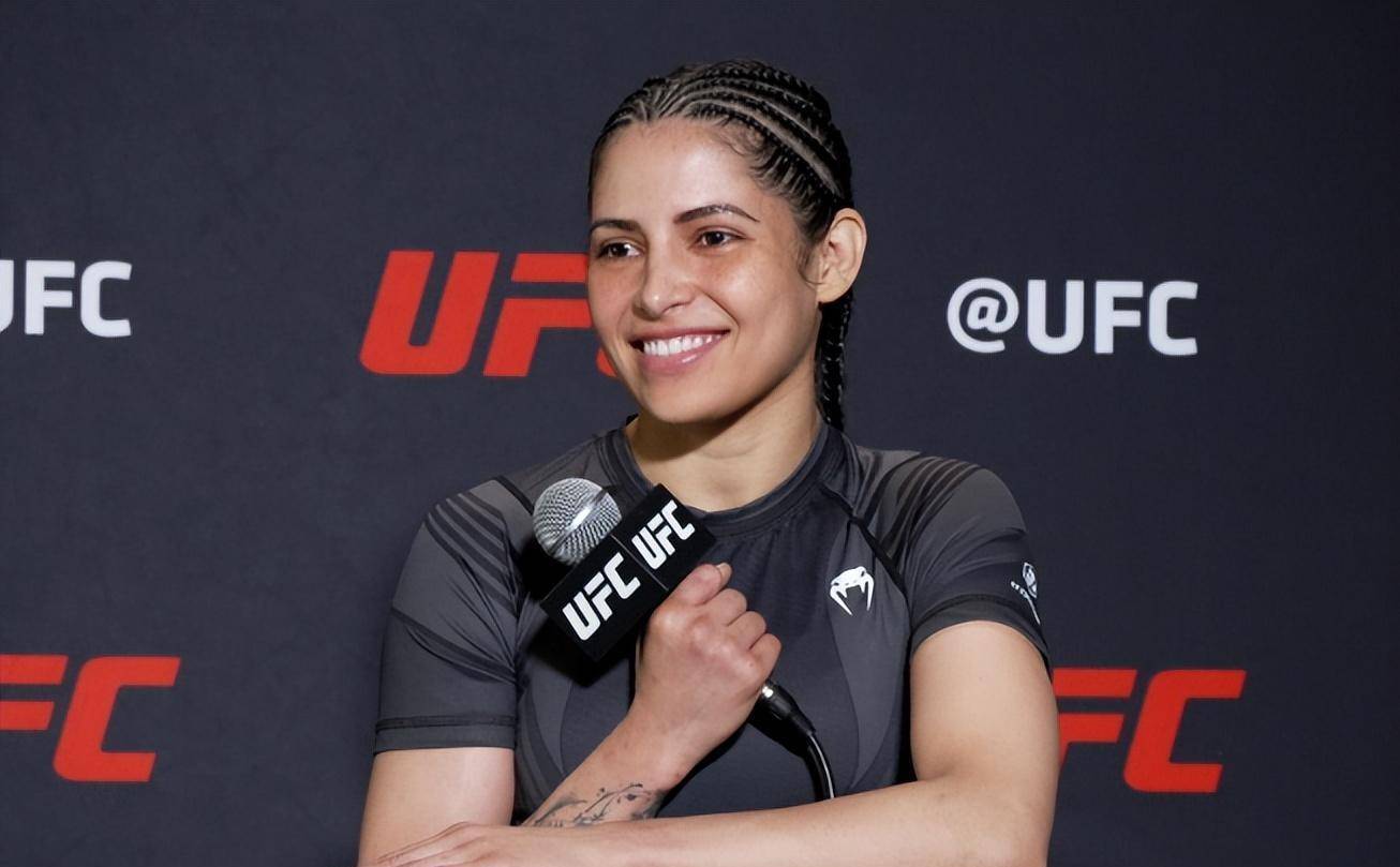 你们的老婆维亚纳也赢了11月6日在ufc apex进行的ufc格斗之夜214中