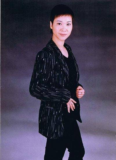 22岁世乒赛豪夺双冠,却立即宣布退役_曹燕华_童玲_女单