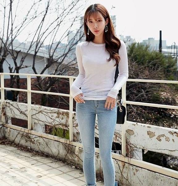 牛仔裤的装扮让女士看起来非常高贵奢华,养眼上镜,轻松打造充满新鲜感
