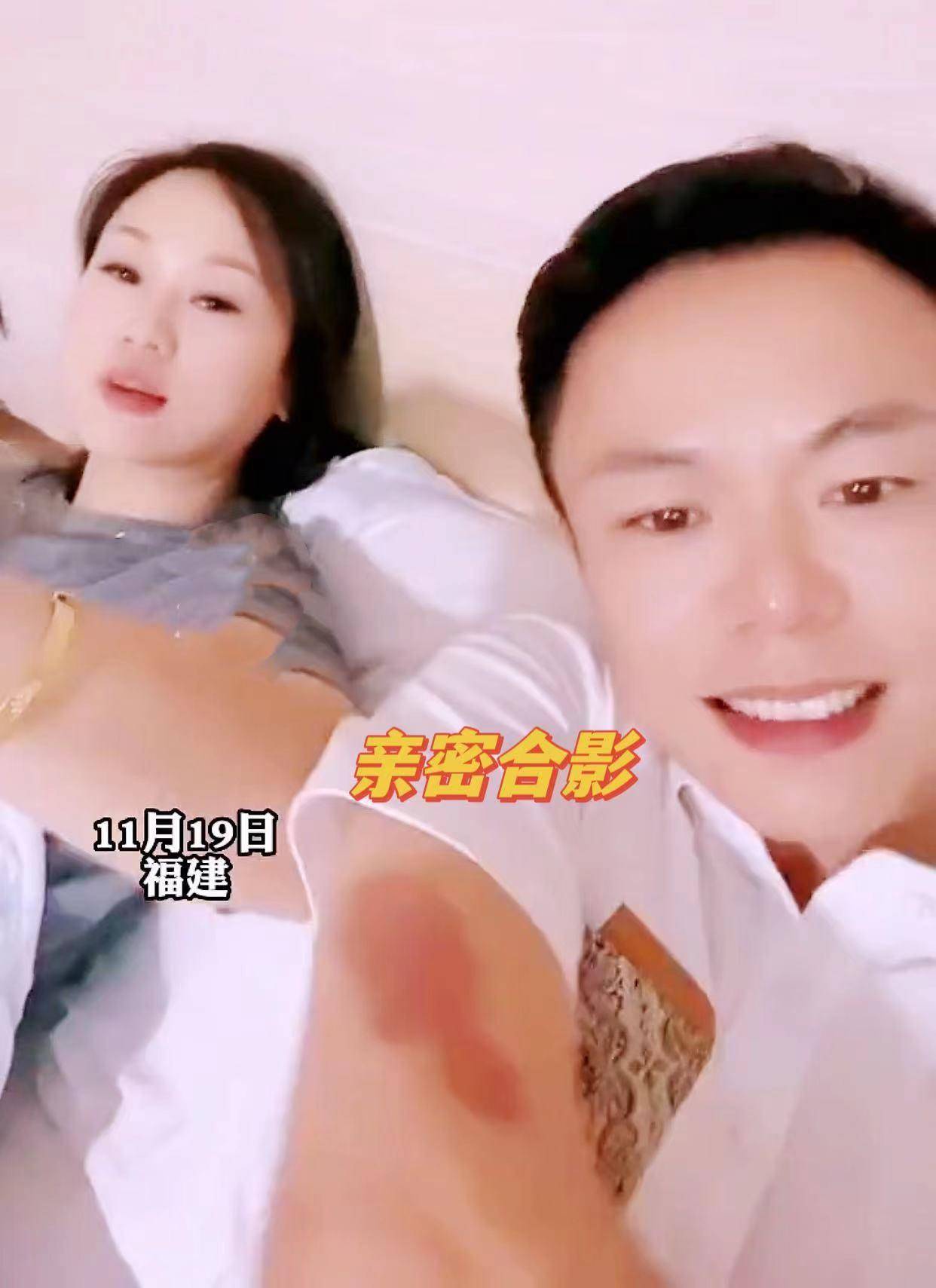 动作亲密毫无隔阂虽然离婚了但会经常见面