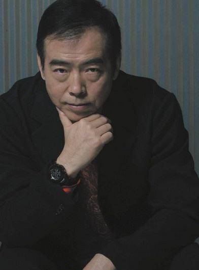 67岁陈凯歌,历经三段感情,与倪萍同居6年,后娶了小16岁的陈红_洪晃