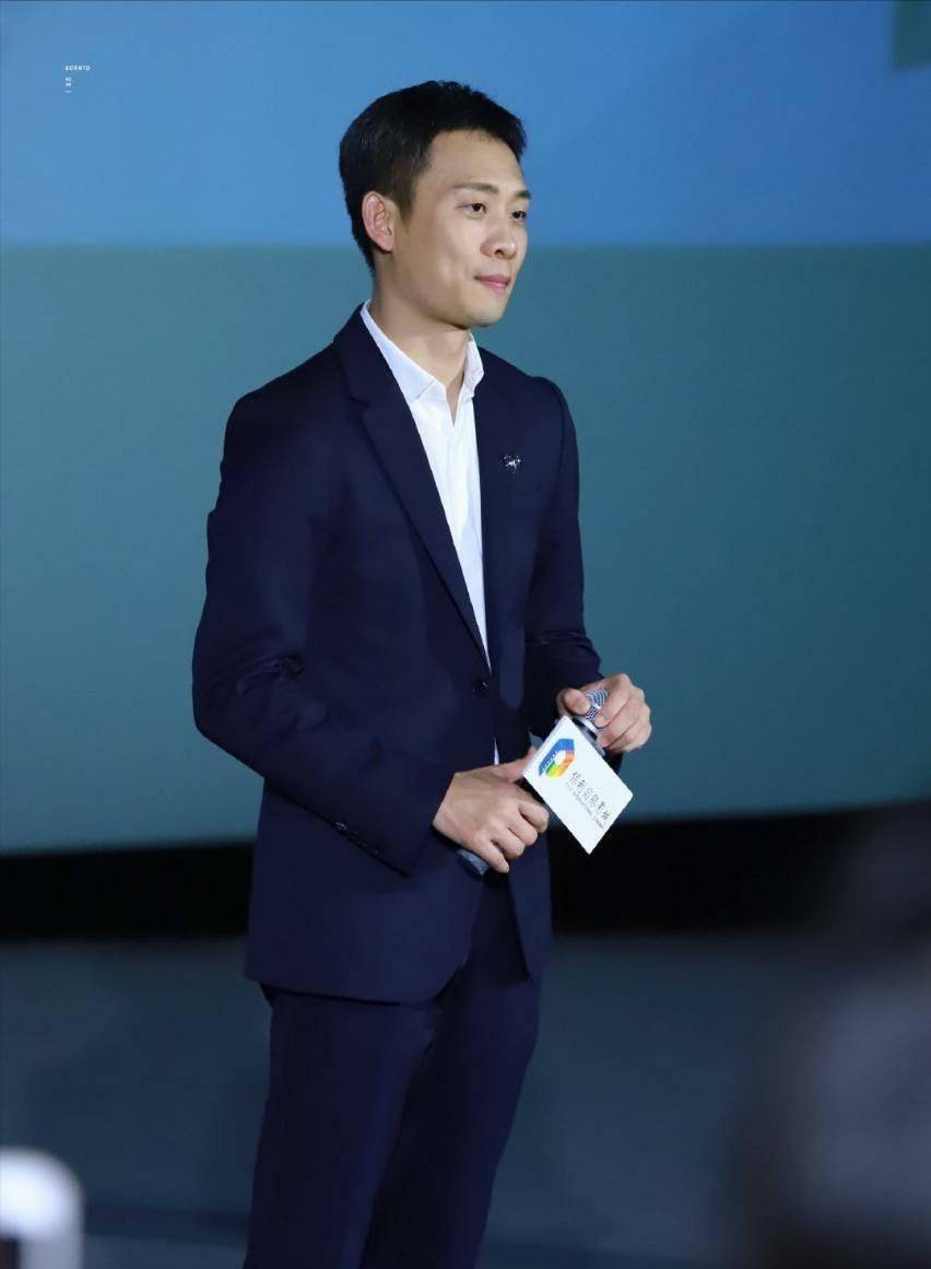 这5位男演员告诉你,眼睛小一样可以帅气逼人_张译_气质_邓伦