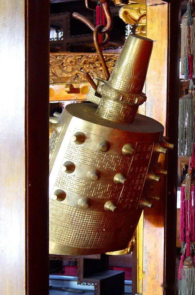 和编钟及编磬特磬一同使用它是演奏 中和韶乐>的重要组成在金编钟旁