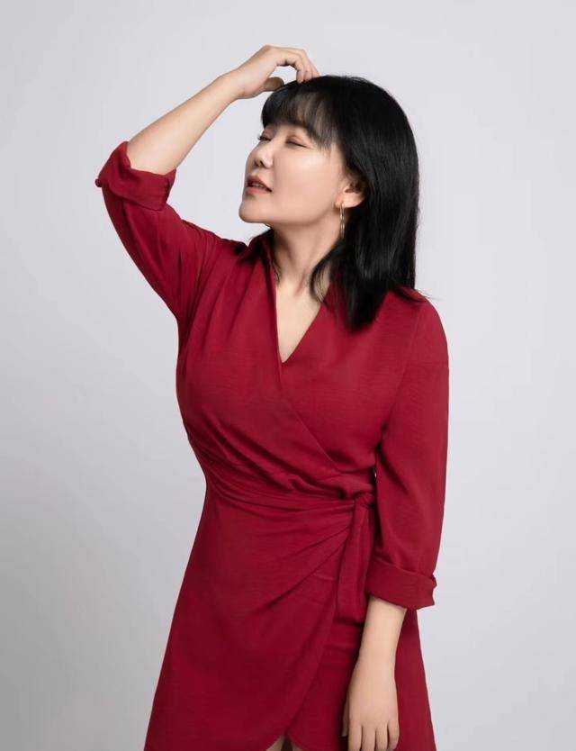 主持辽宁卫视《新笑林》节目.