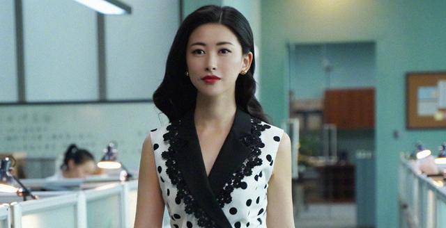 其实比韩雪背景强大的人还有很多,例如朱珠,那么朱珠背景个人资