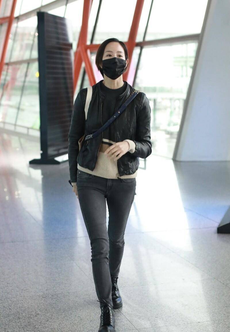 搭配出率性时髦感,不得不说张钧甯真会穿_一身_好身材_牛仔裤