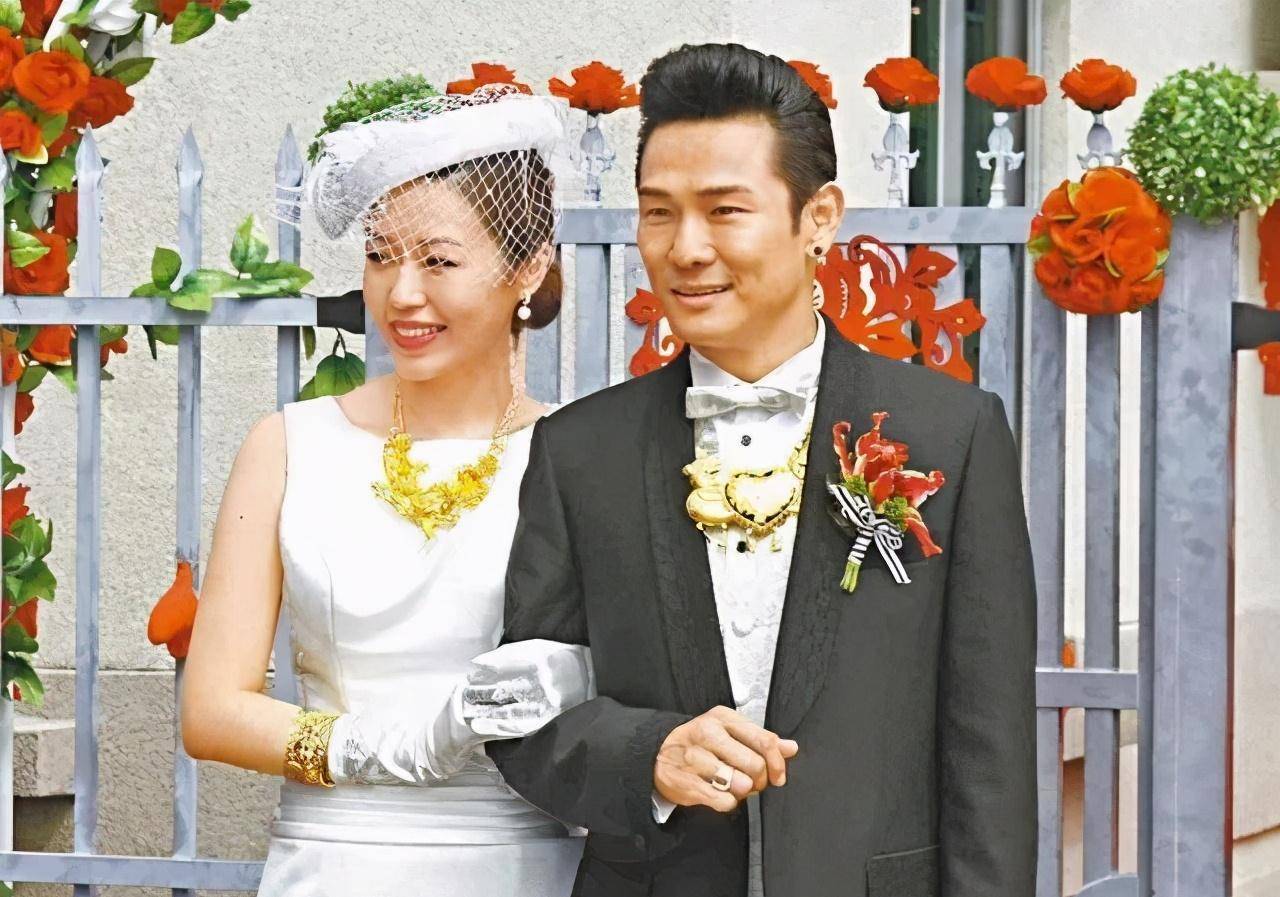 曾抛弃吴君如深陷丑闻,如今与小24岁娇妻秀恩爱_李晓冰_妻子_感情