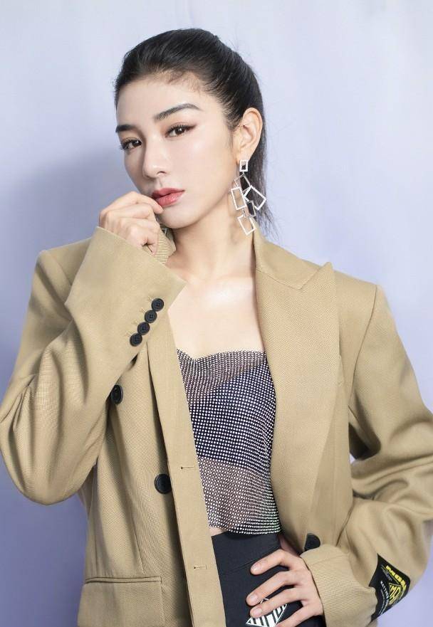 43岁黄奕自曝没人追,当年退圈后做老板娘卖蛋糕,居然年赚过亿_品牌