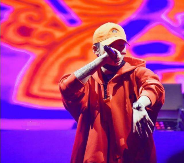 pgone正式复出,发布新歌《百年》预告,工作室配文"好久不见"_王昊