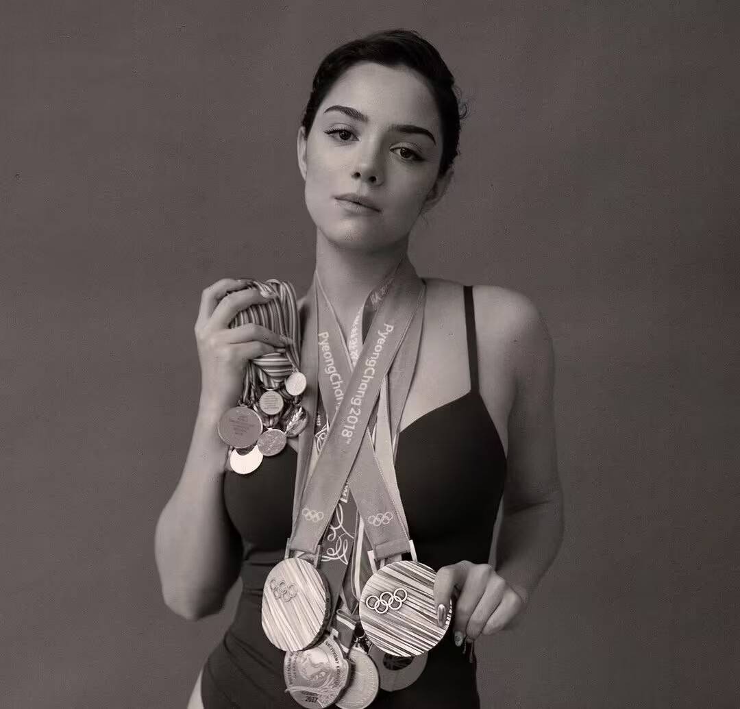 2020年梅德韦杰娃退役,但她也没有放弃花滑,经常在社交平台上更新自己