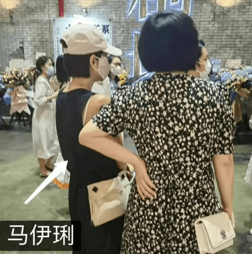38歲文章獨自現身醫院,狀態憔悴健康引人擔憂 7 86016dfae7b84c989aa9d72999c2e65b