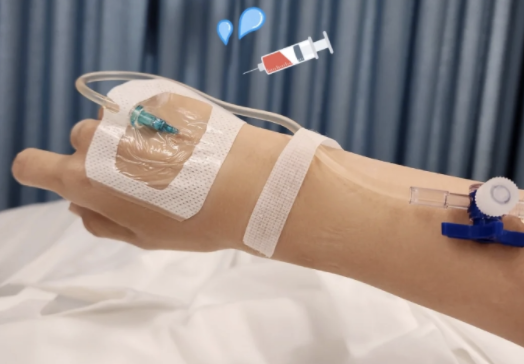 紧急入院右手插满输液管,面容憔悴白发吸睛_检查_身体_孩子