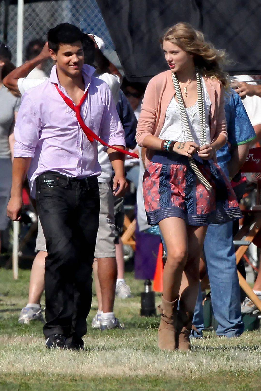 娶同名小护士:这缘分绝了…_taylor_lautner_dome