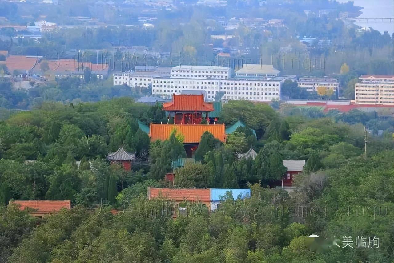 海浮山,位于临朐县冶源街道,紧挨着老龙湾风景区,山体系石灰岩组成,并