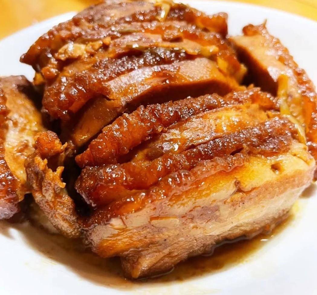 家宴菜需要硬菜,摆上这道好吃的芋头红烧肉,软软香甜,入口即化_五花肉