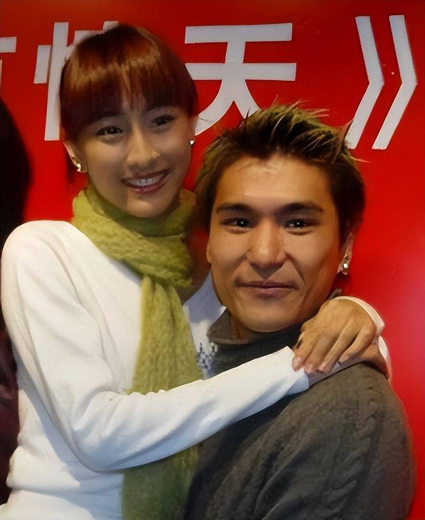 红娘马苏:狂聊小鲜肉害惨贾乃亮,蹭红毯6分钟被讽"厚颜无耻"_孔令辉