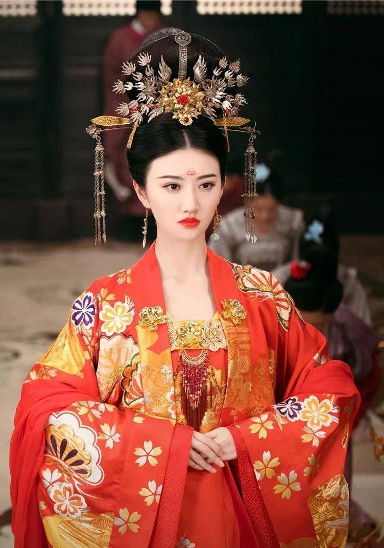 景甜手持两张"古装剧王牌",能否重回《大唐荣耀》巅峰时期呢_热播