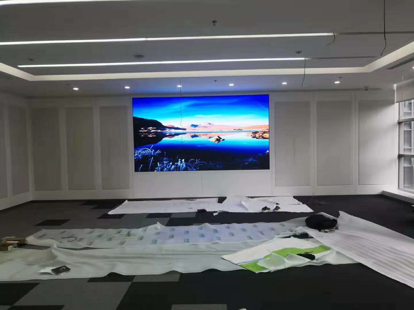 室内p1.86全彩超清led屏可以同步电视看球赛直播吗?_显示屏_价格_距离