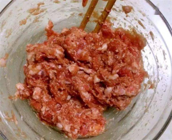 拌饺子馅时,多加"1步",饺子更鲜更嫩,调馅正确步骤分享给你_肉馅_口感