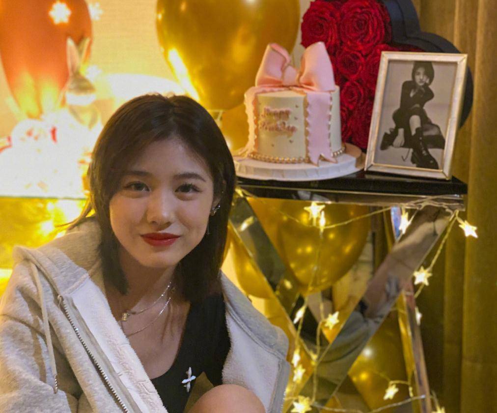 脸蛋圆嘟嘟酷汪峰大女儿,小苹果高颜值被夸_时候_平台_社交