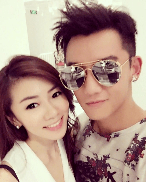 郑恺说情话示爱苗苗,讨了老婆欢心却被指不尊重程晓玥,引发热议_网友